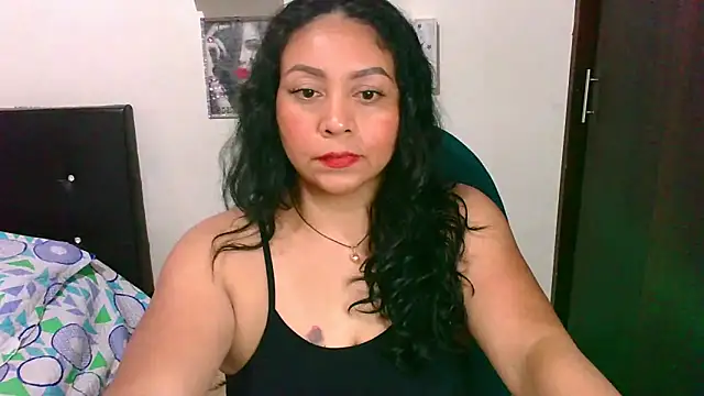 Snapshot of zaray_bella chatting on April 2026 10:32:01 PM zaray bella online show from April 2026 10:32:01 PM