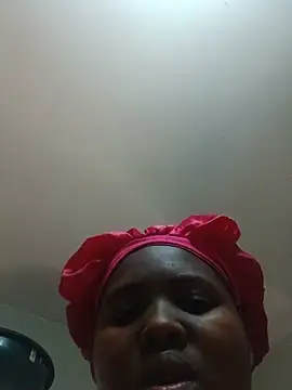Snapshot of queenxdede chatting on June 2026 05:57:01 PM queenxdede online show from June 2026 05:57:01 PM