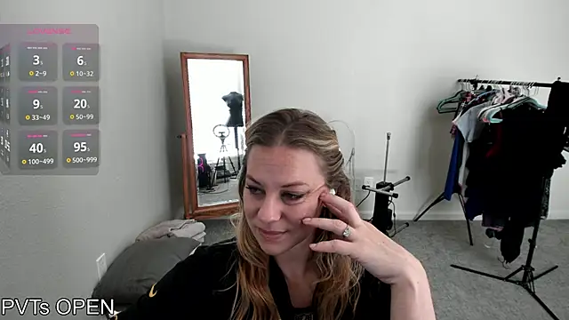 Snapshot of Peaches_N_Kreme chatting on September 2025 10:20:02 PM Peaches N Kreme online show from September 2025 10:20:02 PM