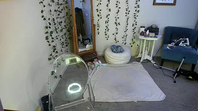 Snapshot of Peaches_N_Kreme chatting on June 2026 12:35:02 AM Peaches N Kreme online show from June 2026 12:35:02 AM