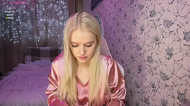 Snapshot of Healing__girl chatting on December 2024 06:44:01 AM Healing girl online show from December 2024 06:44:01 AM