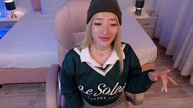 zoe jones13 online show from April 2026 04:02:02 AM