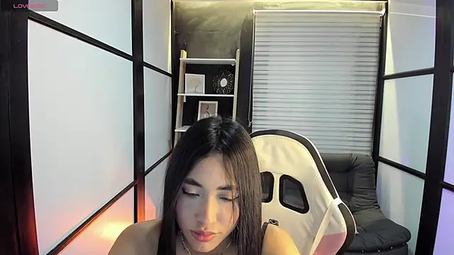 Snapshot of lilithTeen1_ chatting on January 2025 07:37:01 AM lilithTeen1 online show from January 2025 07:37:01 AM