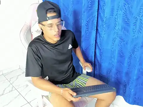 Snapshot of jamesescobar_ chatting on April 2026 04:01:01 AM jamesescobar online show from April 2026 04:01:01 AM