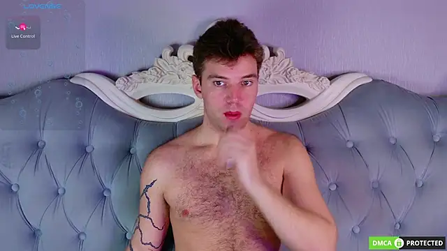 ArthurWhitee online show from April 2026 08:43:01 AM