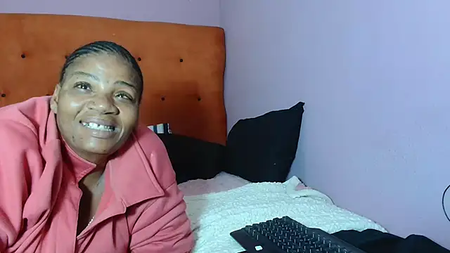 Snapshot of tinagiant chatting on June 2026 05:29:02 PM tinagiant online show from June 2026 05:29:02 PM