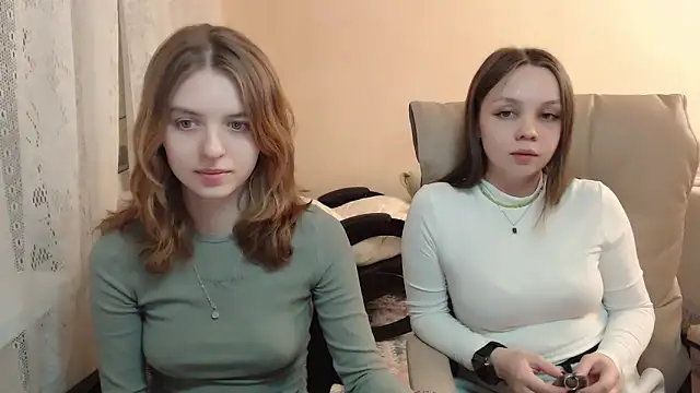 Snapshot of Emi1y_Angel11 chatting on January 2025 12:00:01 PM Emi1y Angel11 online show from January 2025 12:00:01 PM