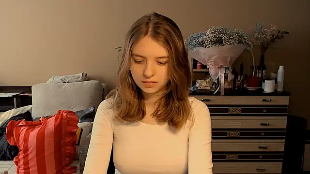 Snapshot of Emi1y_Angel11 chatting on February 2026 04:31:01 AM Emi1y Angel11 online show from February 2026 04:31:01 AM