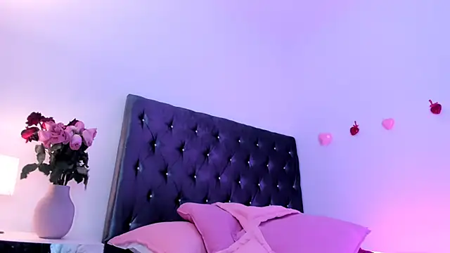 CoralineKam1 online show from February 2025 12:04:01 AM