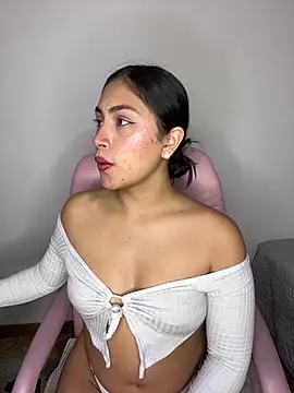 Snapshot of _Danaa chatting on March 2025 07:13:02 PM Danaa online show from March 2025 07:13:02 PM