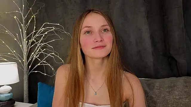 Snapshot of MonaEldon chatting on December 2024 05:05:02 AM MonaEldon online show from December 2024 05:05:02 AM