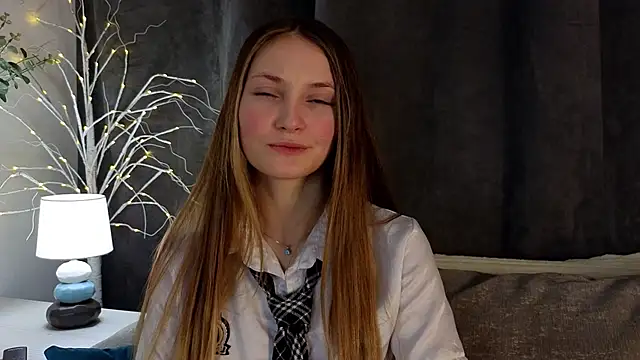 Snapshot of MonaEldon chatting on December 2024 01:26:01 AM MonaEldon online show from December 2024 01:26:01 AM