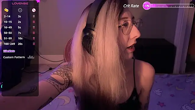 Snapshot of lovelylucyy chatting on December 2024 01:51:02 AM lovelylucyy online show from December 2024 01:51:02 AM