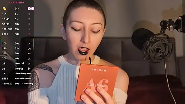 Snapshot of lovelylucyy chatting on February 2025 08:14:02 PM lovelylucyy online show from February 2025 08:14:02 PM