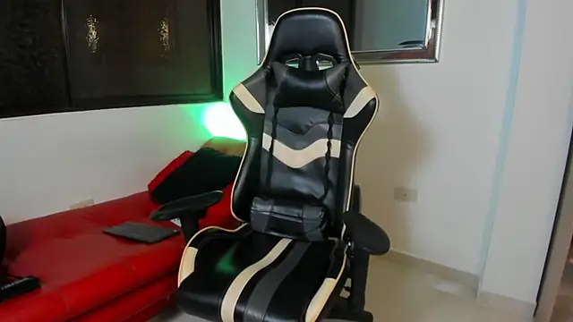 julian wallace online show from February 2026 02:43:01 AM