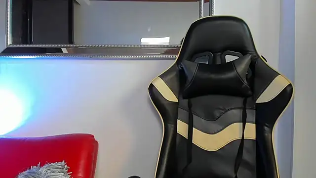 julian wallace online show from April 2026 10:29:02 PM