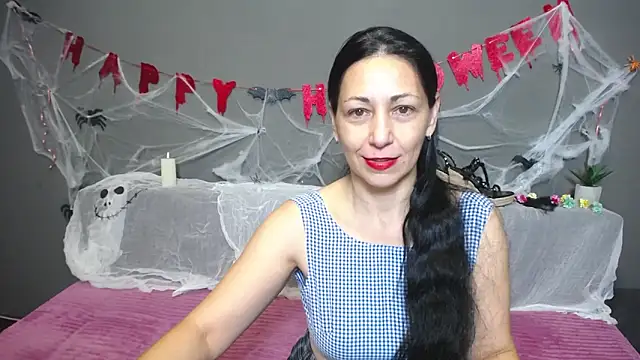 Snapshot of LiluGrants chatting on November 2025 07:05:01 PM LiluGrants online show from November 2025 07:05:01 PM