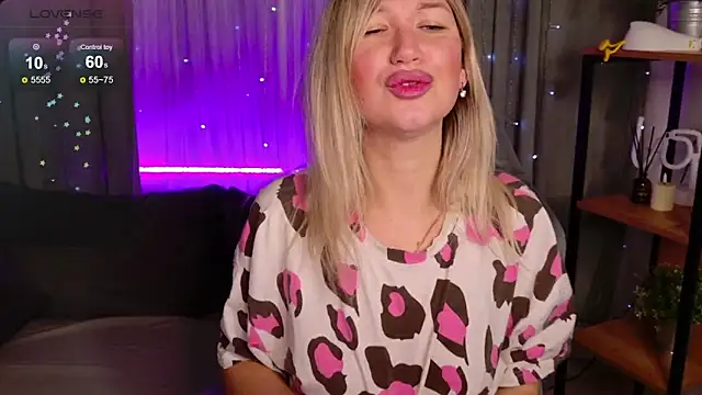 MilaBott online show from December 2025 08:03:01 PM