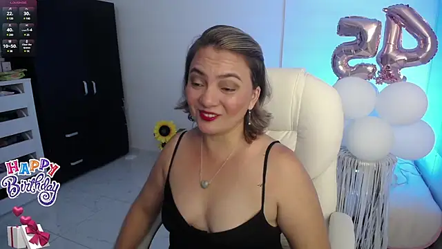 Snapshot of Chiraz_hasnaa chatting on January 2025 11:36:02 PM Chiraz hasnaa online show from January 2025 11:36:02 PM