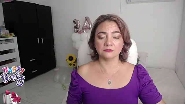 Snapshot of Chiraz_hasnaa chatting on January 2025 10:23:01 PM Chiraz hasnaa online show from January 2025 10:23:01 PM