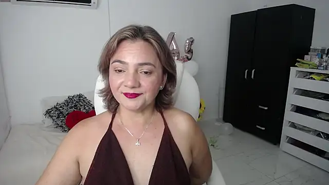 Snapshot of Chiraz_hasnaa chatting on January 2025 10:59:01 PM Chiraz hasnaa online show from January 2025 10:59:01 PM