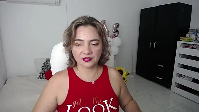 Snapshot of Chiraz_hasnaa chatting on January 2025 11:08:01 PM Chiraz hasnaa online show from January 2025 11:08:01 PM