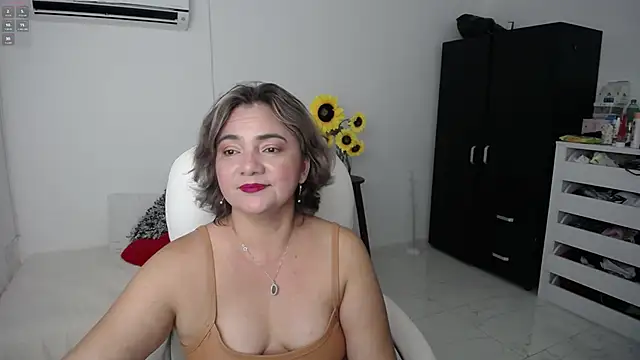 Snapshot of Chiraz_hasnaa chatting on March 2025 11:11:01 PM Chiraz hasnaa online show from March 2025 11:11:01 PM