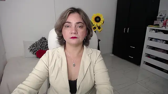 Snapshot of Chiraz_hasnaa chatting on March 2025 11:05:01 PM Chiraz hasnaa online show from March 2025 11:05:01 PM