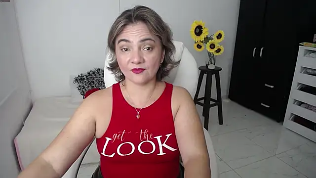 Snapshot of Chiraz_hasnaa chatting on March 2025 10:16:01 PM Chiraz hasnaa online show from March 2025 10:16:01 PM