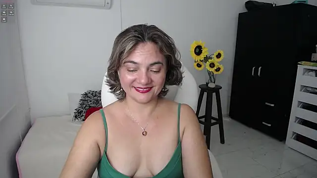 Snapshot of Chiraz_hasnaa chatting on March 2025 12:56:02 AM Chiraz hasnaa online show from March 2025 12:56:02 AM