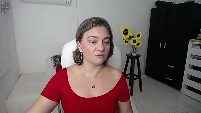 Snapshot of Chiraz_hasnaa chatting on March 2025 01:27:02 PM Chiraz hasnaa online show from March 2025 01:27:02 PM