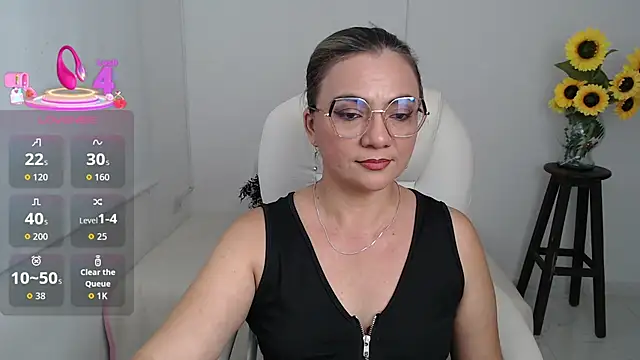 Snapshot of Chiraz_hasnaa chatting on October 2025 02:22:02 AM Chiraz hasnaa online show from October 2025 02:22:02 AM