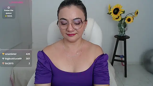 Snapshot of Chiraz_hasnaa chatting on October 2025 04:24:02 PM Chiraz hasnaa online show from October 2025 04:24:02 PM