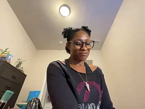 wynterheat online show from October 2025 06:21:01 AM