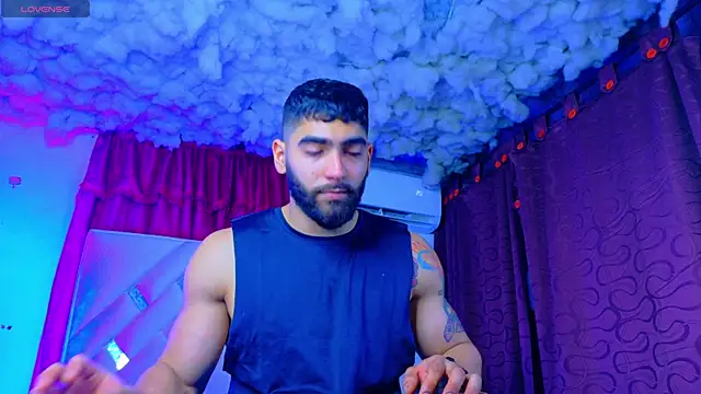 Snapshot of Rich_boy01 chatting on May 2026 01:33:02 AM Rich boy01 online show from May 2026 01:33:02 AM