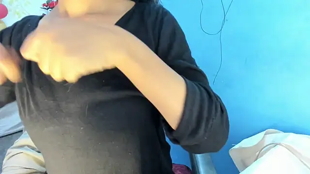 aarjulove online show from February 2026 10:31:02 AM