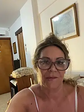 lolavalecuatro online show from January 2025 03:36:01 PM