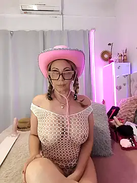 lolavalecuatro online show from November 2025 05:23:02 PM