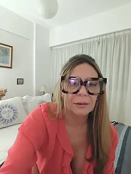 Snapshot of lolavalecuatro chatting on July 2026 09:40:02 PM lolavalecuatro online show from July 2026 09:40:02 PM
