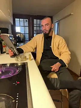 donnuozfutura online show from February 2025 03:18:01 PM