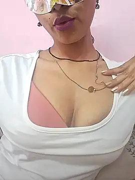 Nandinip2706 online show from May 2026 10:19:02 AM