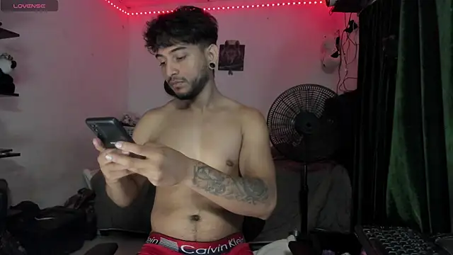 Snapshot of maxximus_100 chatting on April 2026 03:29:02 AM maxximus 100 online show from April 2026 03:29:02 AM