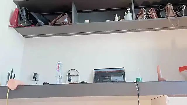 Krismil3 online show from September 2025 11:48:01 PM