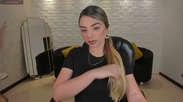 Snapshot of ChloePreston_ chatting on January 2025 10:35:02 AM ChloePreston  online show from January 2025 10:35:02 AM