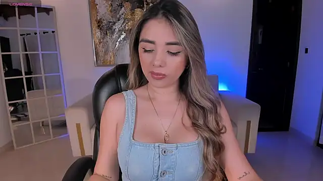 Snapshot of ChloePreston_ chatting on January 2025 10:53:02 AM ChloePreston  online show from January 2025 10:53:02 AM