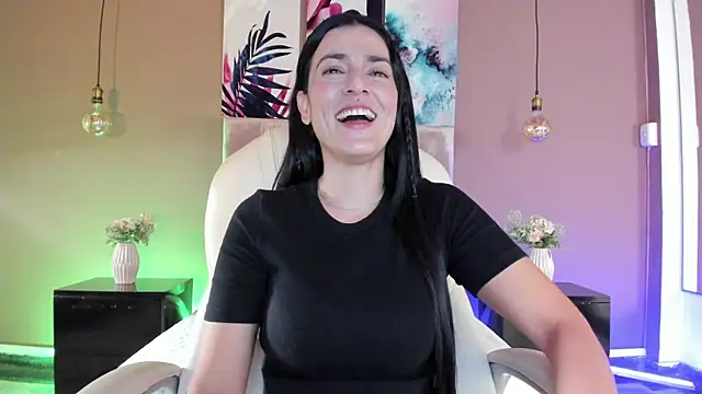 BellaClaiir online show from October 2025 01:52:01 PM