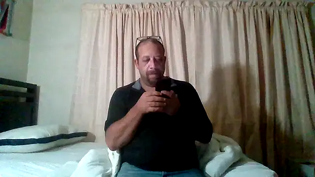 Snapshot of Exhibitionist040577 chatting on November 2025 03:05:01 AM Exhibitionist040577 online show from November 2025 03:05:01 AM