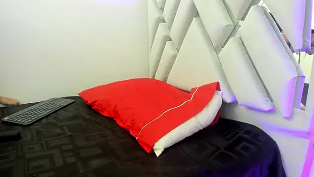 leslyylove online show from December 2024 07:38:02 AM