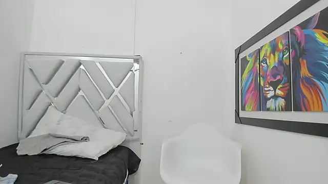 leslyylove online show from February 2025 03:18:02 AM