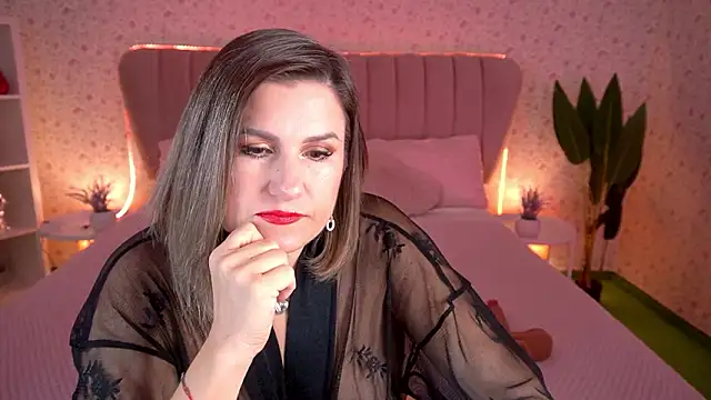 KiraRoxx online show from February 2026 06:04:02 PM